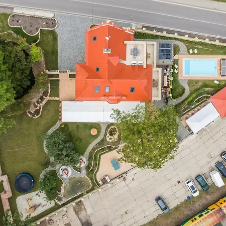 Ξενοδοχείο Hotel Pod Zebinem 4*